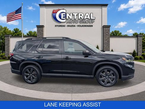 Used 2023 Honda Pilot Sport image 9