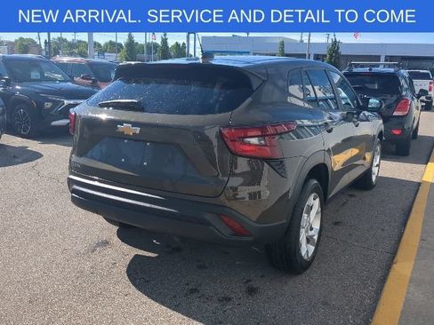 Used 2024 Chevrolet Trax LS w/ LS Convenience Package FWD image 7