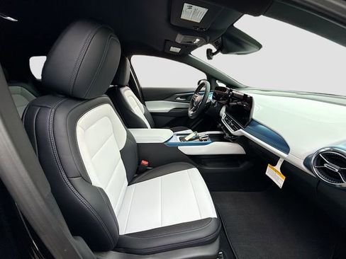 New 2026 Chevrolet Equinox EV LT image 28