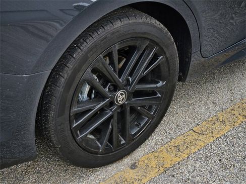 Used 2025 Toyota Camry SE image 8