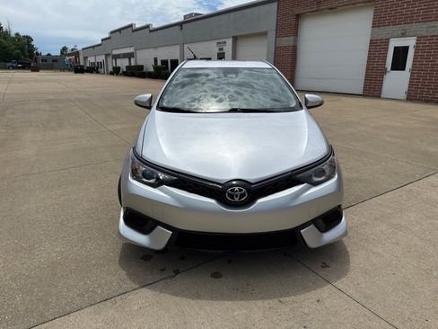 Used 2018 Toyota Corolla iM w/ All-Weather Mat Package FWD image 2