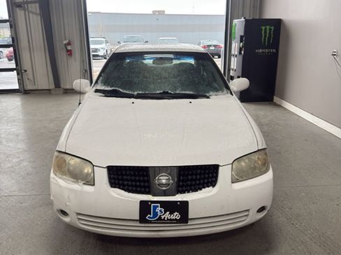 Used 2004 Nissan Sentra S image 2