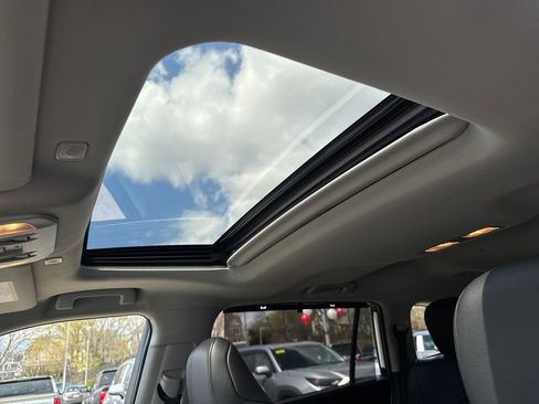 Used 2026 Toyota Highlander XLE image 17