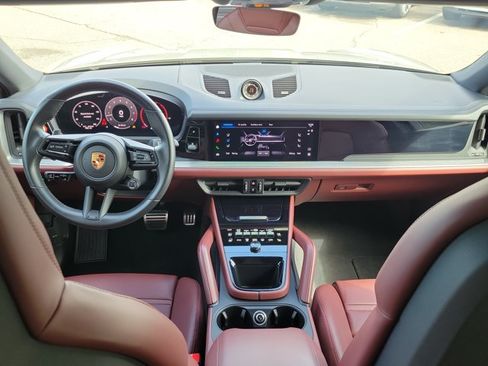 Certified 2025 Porsche Cayenne S AWD/4WD image 16