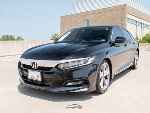 Used 2018 Honda Accord Touring image 3
