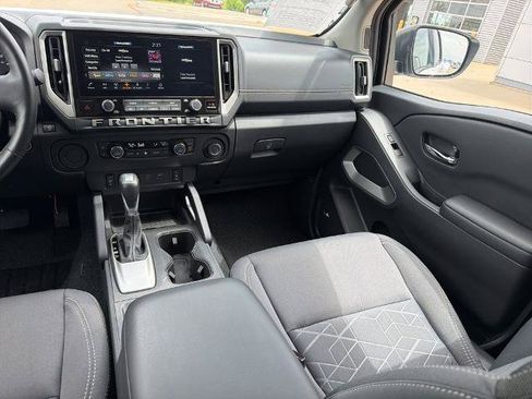 Certified 2025 Nissan Frontier SV w/ SV Convenience Package RWD image 18