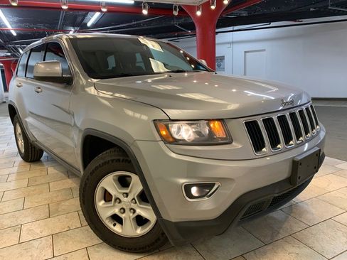 Used 2015 Jeep Grand Cherokee Laredo w/ Quick Order Package 23E AWD/4WD image 3