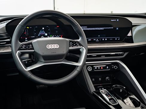 Used 2025 Audi Q5 Premium Plus w/ Premium Plus image 4