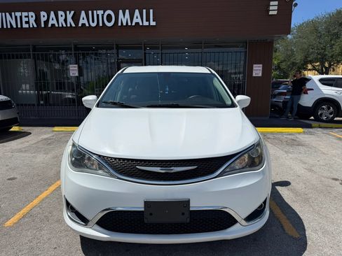 Used 2018 Chrysler Pacifica Touring Plus w/ Tire & Wheel Group FWD image 2