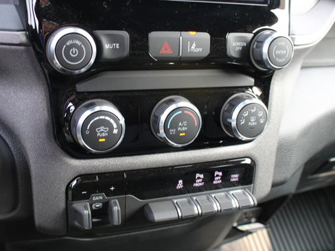 Certified 2025 RAM 1500 Tradesman AWD/4WD image 29