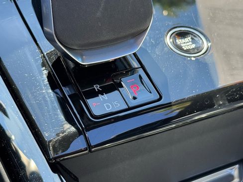 Used 2025 Land Rover Range Rover Sport Dynamic SE image 32