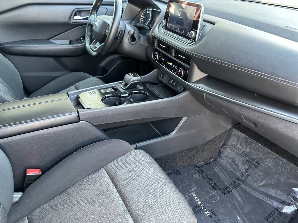 Used 2025 Nissan Rogue SV FWD image 15