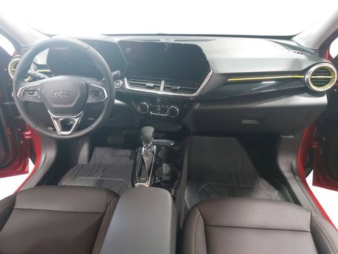 Used 2024 Chevrolet Trax ACTIV w/ Sunroof Package FWD image 9