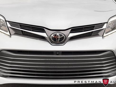 Used 2020 Toyota Sienna Limited image 49