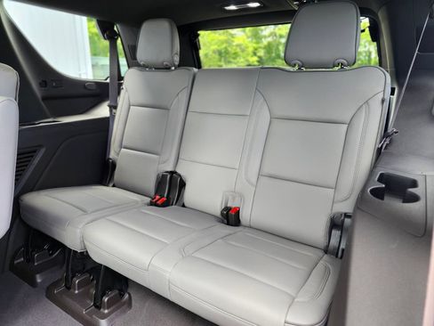 Used 2023 GMC Yukon SLT AWD/4WD image 16