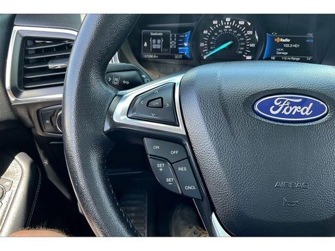 Used 2022 Ford Edge Titanium image 19