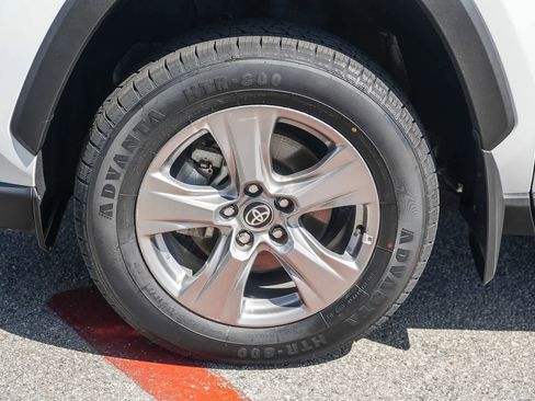 Used 2024 Toyota RAV4 XLE AWD/4WD image 10