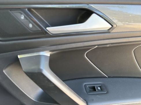 Certified 2022 Volkswagen Tiguan SE FWD image 13