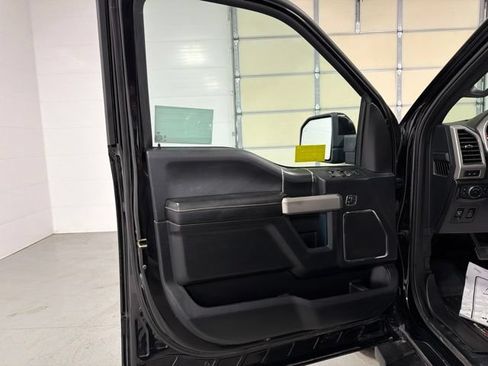 Used 2019 Ford F150 Lariat w/ Equipment Group 502A Luxury AWD/4WD image 15