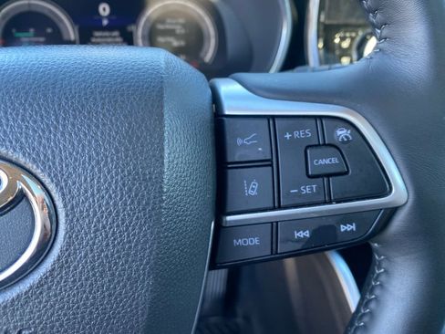 Used 2024 Toyota Highlander Platinum image 41