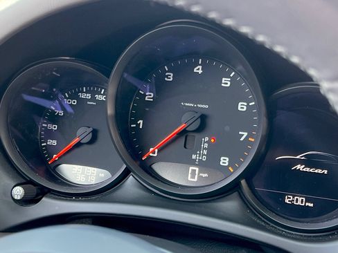 Certified 2021 Porsche Macan AWD/4WD image 25