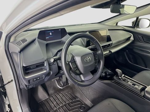 Used 2024 Toyota Prius LE image 9