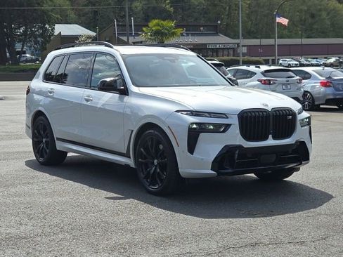 Used 2023 BMW X7 M60i AWD/4WD image 1