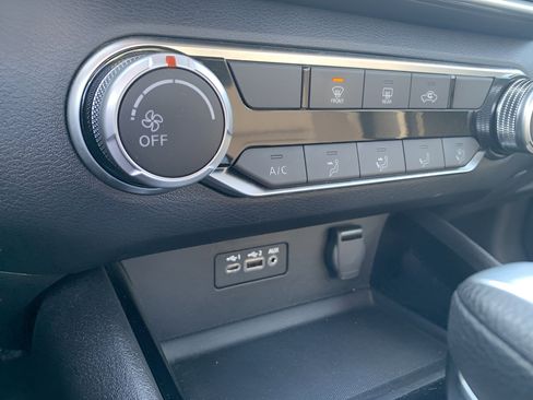 Used 2024 Nissan Altima 2.5 SV image 11