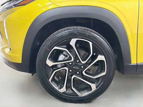 Used 2024 Chevrolet Trax RS w/ Sunroof Package FWD image 32