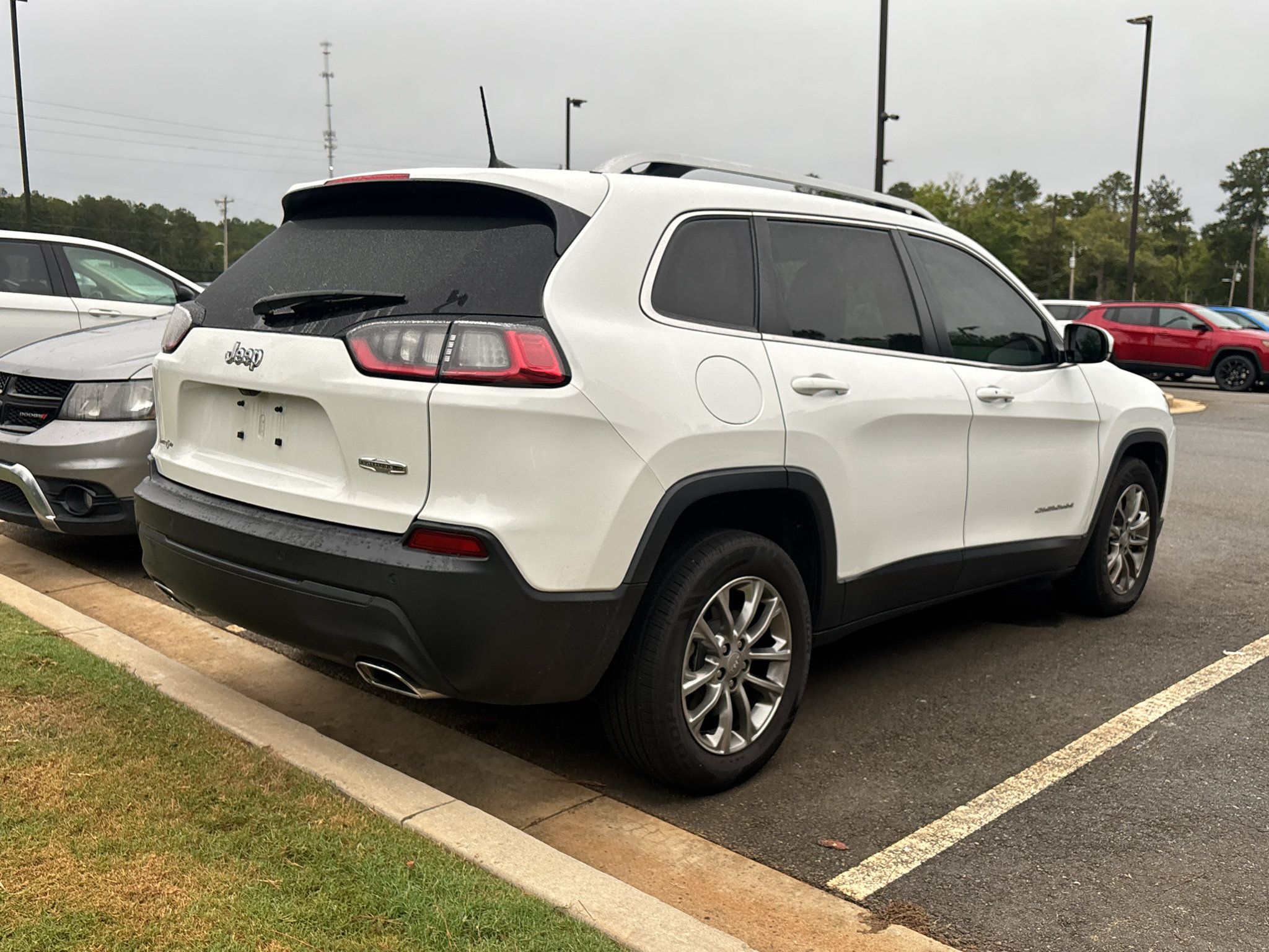 Used 2021 Jeep Cherokee Latitude Lux FWD image 4