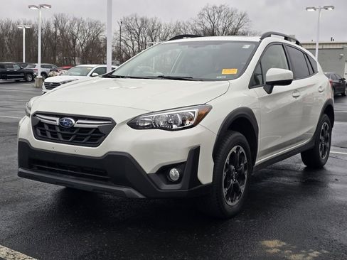 Used 2023 Subaru Crosstrek 2.0i Premium image 3
