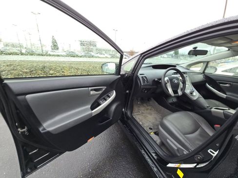 Used 2014 Toyota Prius Four image 16