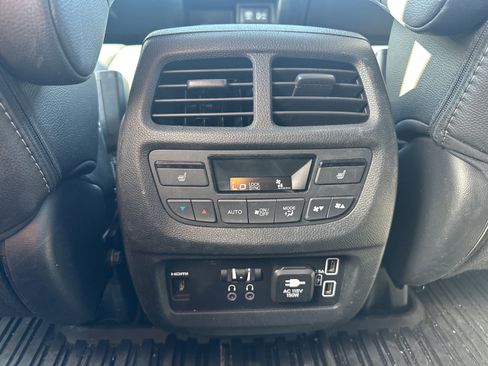 Used 2022 Honda Pilot Touring image 17