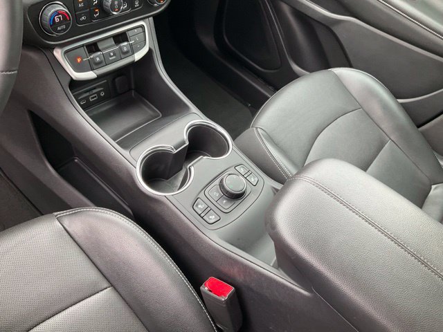 Used 2024 GMC Terrain SLT AWD/4WD image 15