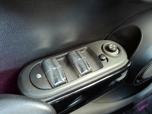 Used 2021 MINI Cooper 4-Door Hardtop FWD image 30