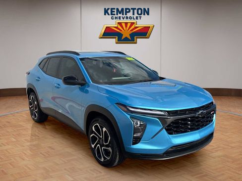 Used 2025 Chevrolet Trax RS w/ Sunroof Package FWD image 8