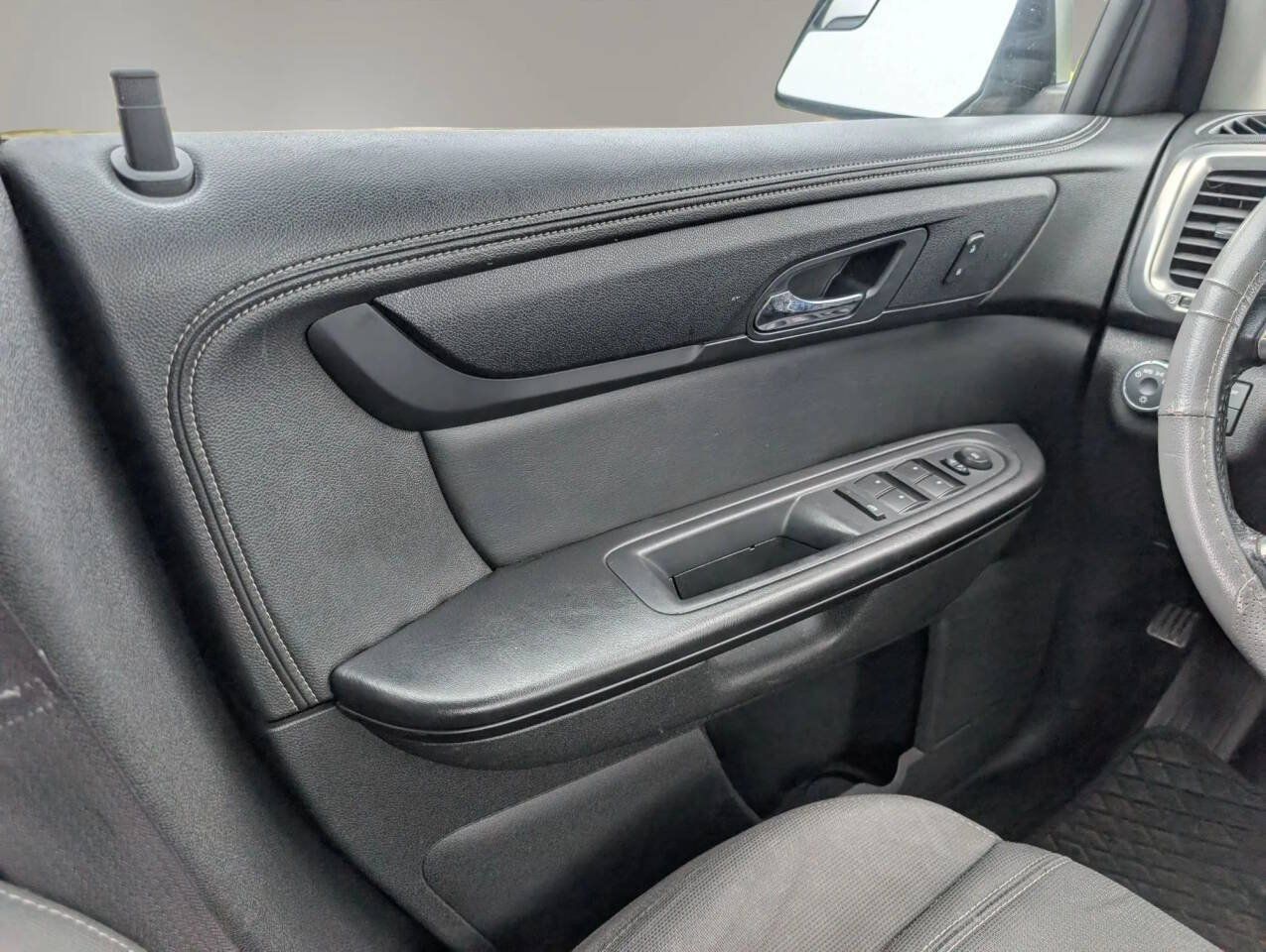 Used 2013 GMC Acadia SLE FWD image 36