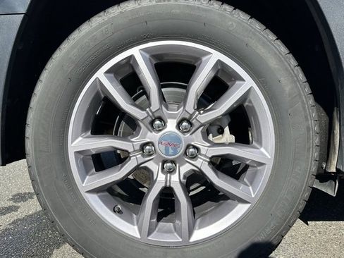 Used 2024 GMC Terrain SLT image 9