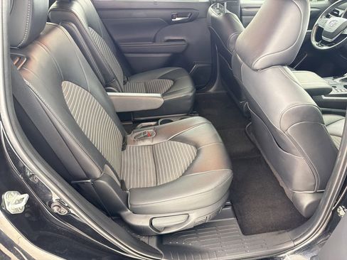 Used 2023 Toyota Highlander XSE image 27
