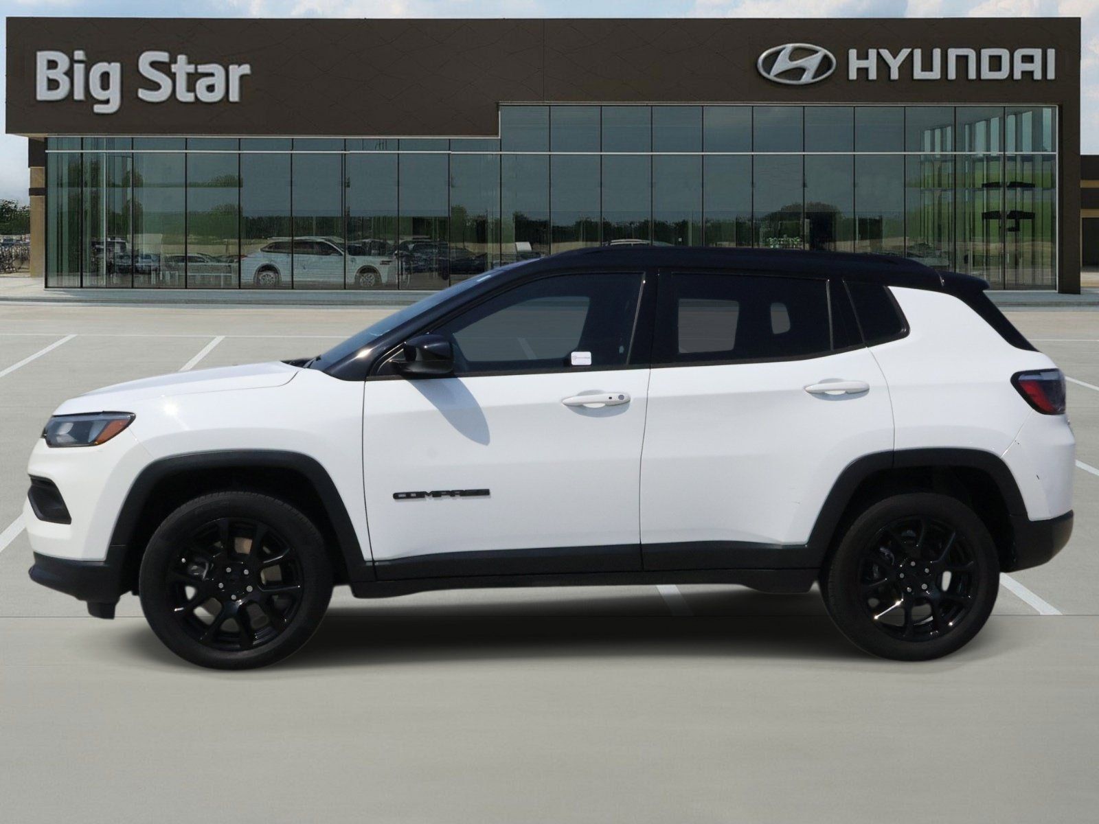 Used 2023 Jeep Compass Latitude AWD/4WD image 2