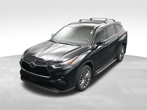 Used 2021 Toyota Highlander Platinum FWD image 17