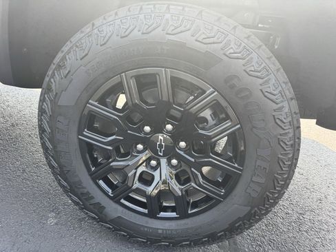 Used 2025 Chevrolet Colorado Trail Boss image 12