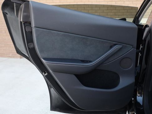 Used 2023 Tesla Model Y Long Range AWD/4WD image 18