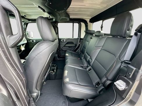 New 2026 Jeep Gladiator Sport AWD/4WD image 17