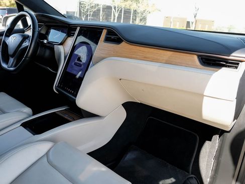 Used 2021 Tesla Model X Long Range image 15