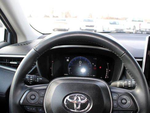 Used 2025 Toyota Corolla Cross XLE image 39