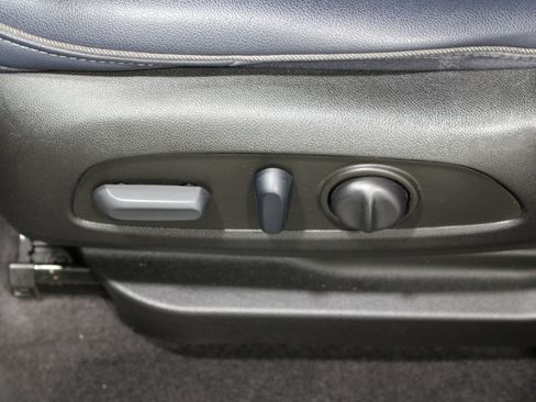Used 2022 Chevrolet Bolt EUV Premier w/ Launch Edition FWD image 5
