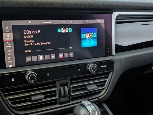 Used 2022 Porsche Macan image 16