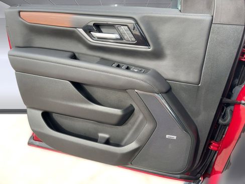 Used 2025 GMC Yukon Denali w/ Sun & Power Step Package image 22