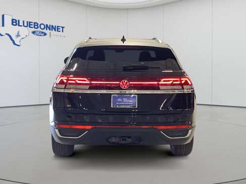 Used 2024 Volkswagen Atlas Cross Sport SE w/ Panoramic Sunroof Package FWD image 6